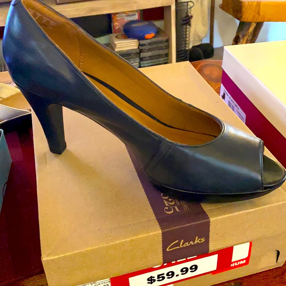 Clarks navy leather heels